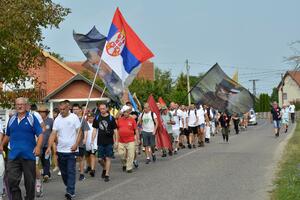 ODRŽAN OSMI MARŠ NA CER: U čast slavnih predaka više stotina ljudi "marširalo" od Loznice do slavnog Tekeriša (FOTO)