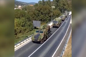 EKSKLUZIVNO! Dugačka kolona borbenih vozila Vojske Srbije kreće se iz Kraljeva ka Raški (VIDEO)