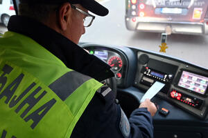 SUBOTIČKA POLICIJA IMALA PUNE RUKE POSLA: Za 7 dana 13 nesreća, 6 povređenih, izdato 470 prekršajnih naloga, isključena 42 vozača