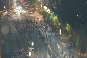 ODRŽAN 25. PROTEST U ORGANIZACIJI DELA OPOZICIJE: Učesnici prošetali do zgrade REM-a
