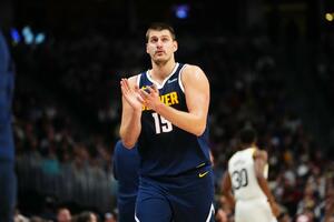 SRBIN ZADAO LEBRONU BOLAN UDARAC! Jokić nastavlja da pomera granice istorije NBA: Stigao popularnog "Kralja" na večnoj listi!