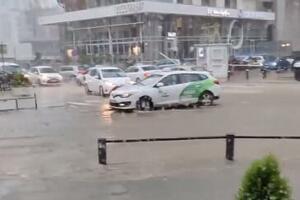 POTOP U CRNOJ GORI: Zbog obilnih padavina poplavljene ulice, saobraćaj otežan (VIDEO)