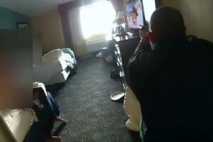 POLICIJA UPUCALA MUŠKARCA PRED DECOM: Uznemirujući snimak, upali u hotelsku sobu, meci leteli na sve strane (VIDEO)
