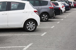 NIŠLIJA SE BAHATO PARKIRAO, PA GA SAČEKALA NEOČEKIVANA PORUKA: Ljudi padali od smeha kada su videli šta piše! (FOTO)