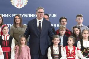 NAJLEPŠI BADNJI DAN U PREDSEDNIŠTVU Vučić: Draga deco, ovo je vaša kuća, čuvajte našu kulturu i časno ime velikog srpskog naroda