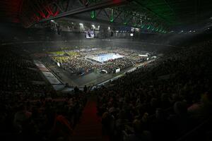 NAJGLEDANIJA RUKOMETNA UTAKMICA U ISTORIJI: Pogledajte kako su Nemci stadion pretvorili u dvoranu! VIDEO