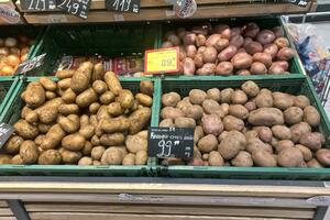 ZA KILO PASULJA OD 280 DO ČAK 500 DINARA: Cene povrća u marketima često drastično niže nego na zelenim pijacama