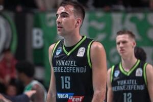 PECARSKI ZATRPAO KOŠ ŠAMPIONA TURSKE! Mladi srpski košarkaš Efesu ubacio 23 poena, zabeležio 8 skokova, od čega 5 u napadu!