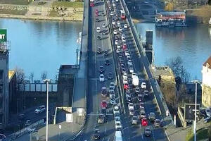 HAOS NA BRANKOVOM, NIŠTA BOLJE NI NA PLAVOM MOSTU Otkud jutros ovoliko vozila: Kolone automobila u Beogradu (FOTO)