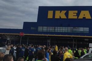 EVAKUISANA ROBNA KUĆA IKEA U BEOGRADU: Svi zaposleni izašli, stoje na parkingu (FOTO)