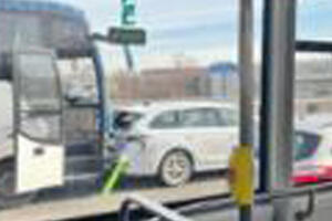 PRVA SLIKA KARAMBOLA KOD STUDENJAKA: 6 vozila u lančanom sudaru u smeru ka Centru Sava! Stvorila se velika gužva (FOTO)