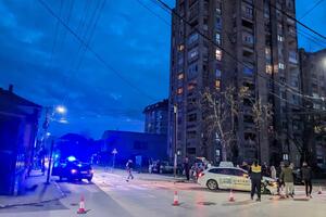 TRUDNICA KRENULA DA SE PORAĐA, NA PUTU DO BOLNICE DOŽIVELA SAOBRAĆAJKU Težak udes u Leskovcu: Automobili potpuno uništeni (FOTO)