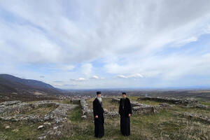 SUBJEKTI NAŠE CRKVE SU I DALJE UGROŽENI I TREBA IM ZAŠTITA: Eparhija raško-prizrenska se oglasila povodom oštećene ograde