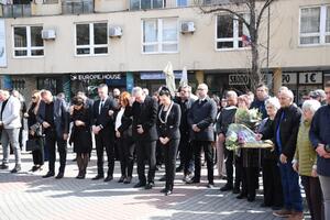 GODIŠNJICA NATO BOMBARDOVANJA OBELEŽENA I U KOSOVSKOJ MITROVICI: Sećamo se nevinih žrtava!