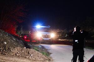SLUŽBE BEZBEDNOSTI PROJURILE POD ROTACIJOM! Policijske patrole i vatrogasci na mestu gde je nestala Danka Ilić (FOTO)