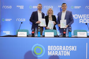 POWERADE I ROSA VODA U MISIJI OSVEŽENJA TRKAČA! Beogradski maraton osnažen partnerstvom sa Coca-Cola sistemom!
