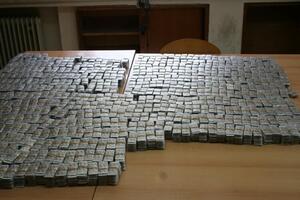 SRBIN UHAPŠEN U ZAGREBU SA SKORO 300.000 TABLETA! Policija saopštila: To se može upotrebiti za proizvodnju droge (FOTO)