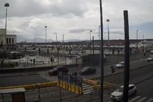 UŽAS U NAPULJU: Trajekt udario u pristanište, IMA POVREĐENIH (VIDEO)