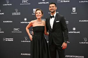 SRPSKI PAR BLISTAO NA CRVENOM TEPIHU: Pogledajte kako su Novak i Jelena obučeni za ceremoniju Laureus! VIDEO