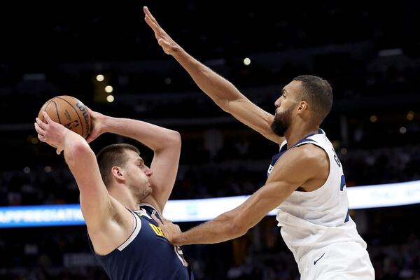 UŽIVO, DENVER - MINESOTA: Čekajte, da li je ovo NBA liga ili? Šta se dešava sa košarkašima ova dva MOĆNA TIMA...