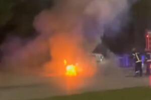 BUKTINJA NASRED PUTA: Zapalio se automobil u Smederevskoj Palanci, reagovali vatrogasci (VIDEO)