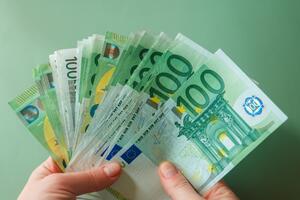NARODNA BANKA SRBIJE SAOPŠTILA: Zvanični srednji kurs dinara prema evru danas je 117,1216