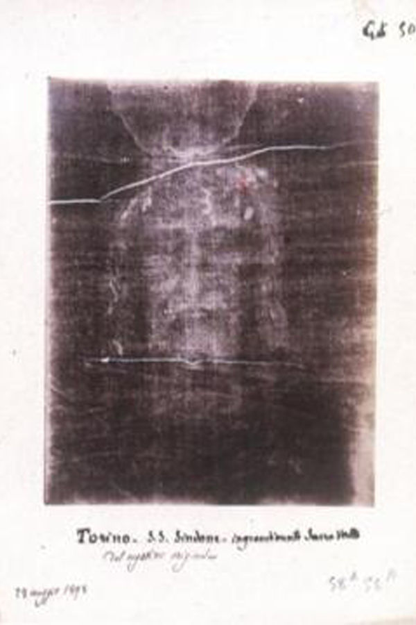 Negativ fotografije Sekunda Pija iz 1898. godine, na kojem se prvi put video Isusov lik Foto: Wikimedia Commons/Secundo Pia