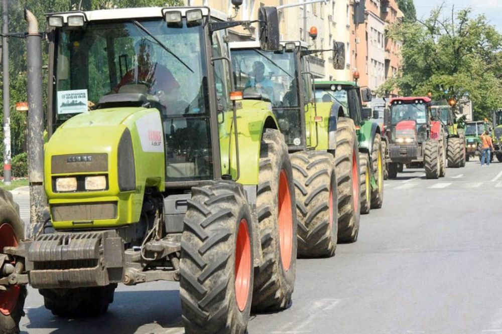 Poljoprivrednici kreću traktorima ka Beogradu