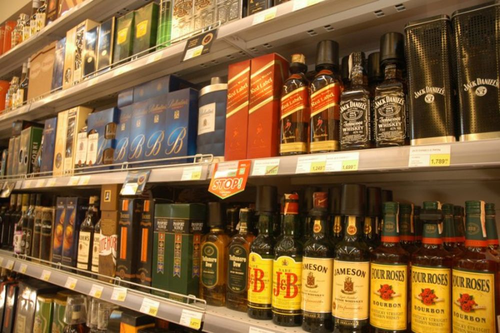 Đilas: Zabraniti prodaju alkohola od 22 do 6