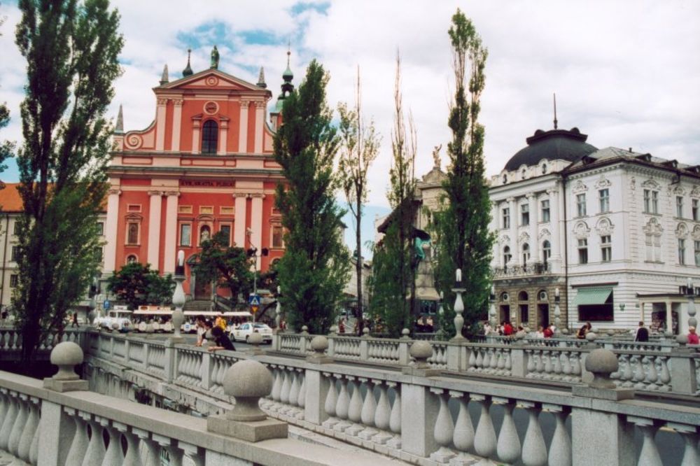 SLOVENCI U ŠOKU: Hodža im pevao uspavanku