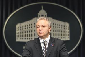 Dinkić: Dizanje na noge srpske privrede