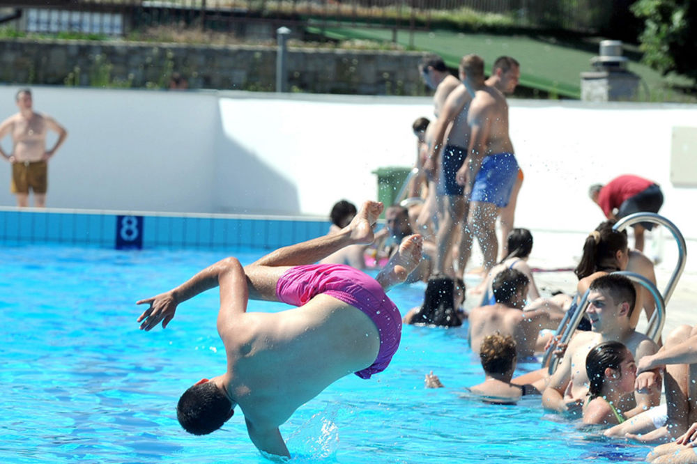 Učenici sredom besplatno na bazen