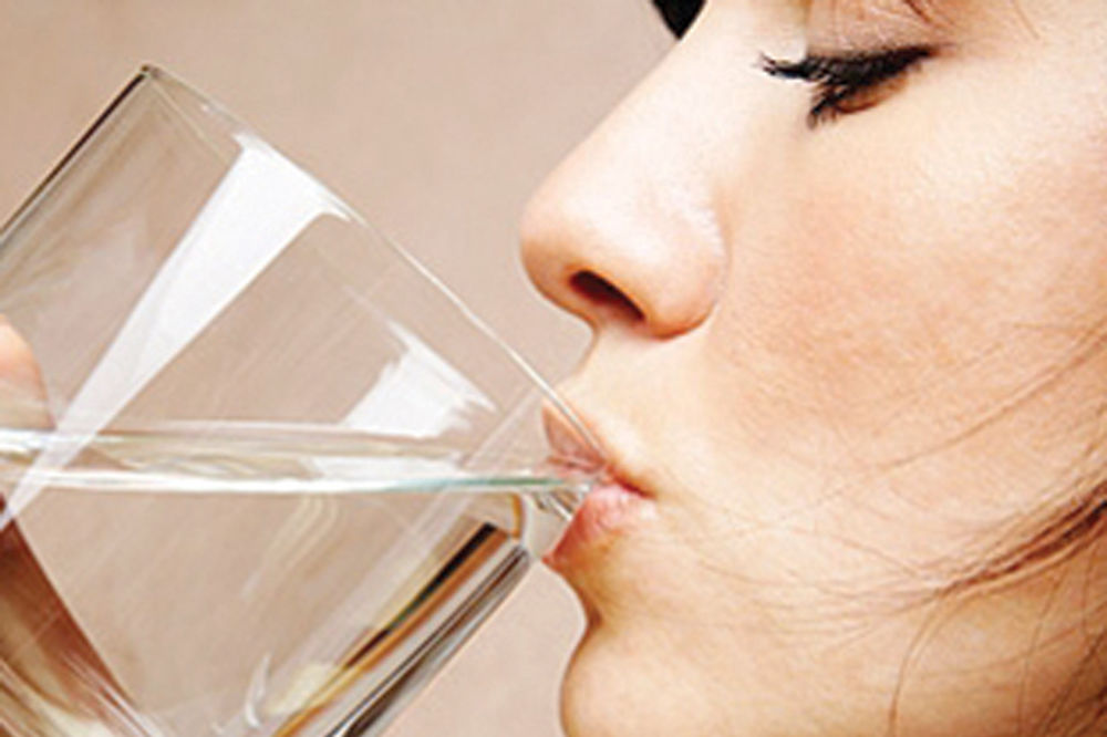 Glavobolju leči sedam čaša vode