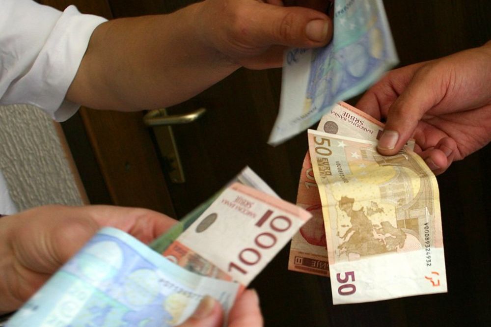 Dinar ojačao, kurs 111,6842