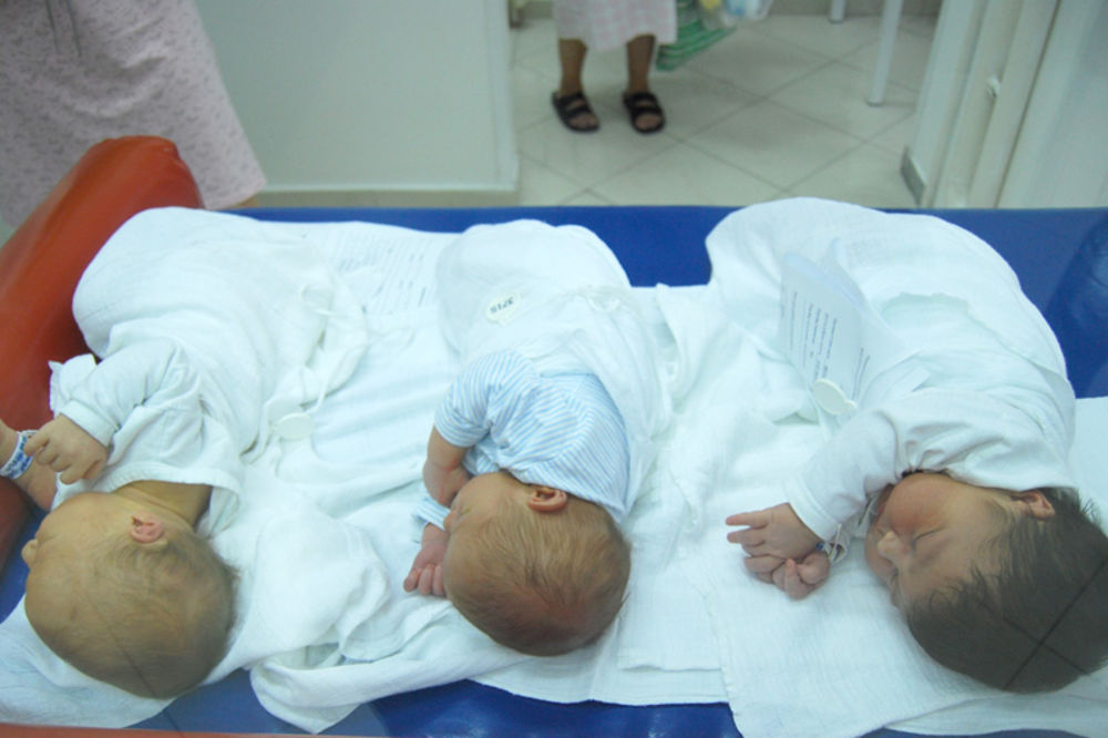 REKORD U FRONTU: Za 24 sata rođeno 30 beba!