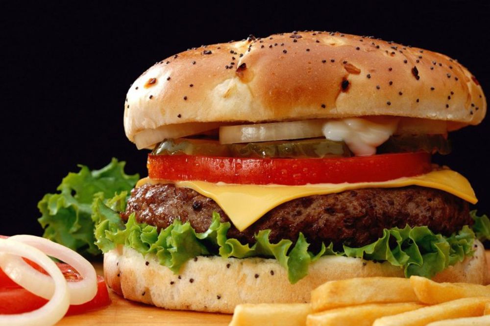 OPASNE KOMBINACIJE ZA JELO: Hamburger i pomfrit, hleb i džem - nikako ne jedite zajedno
