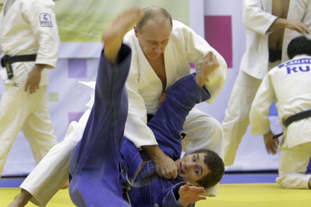 Putin trenirao džudo i povredio leđa