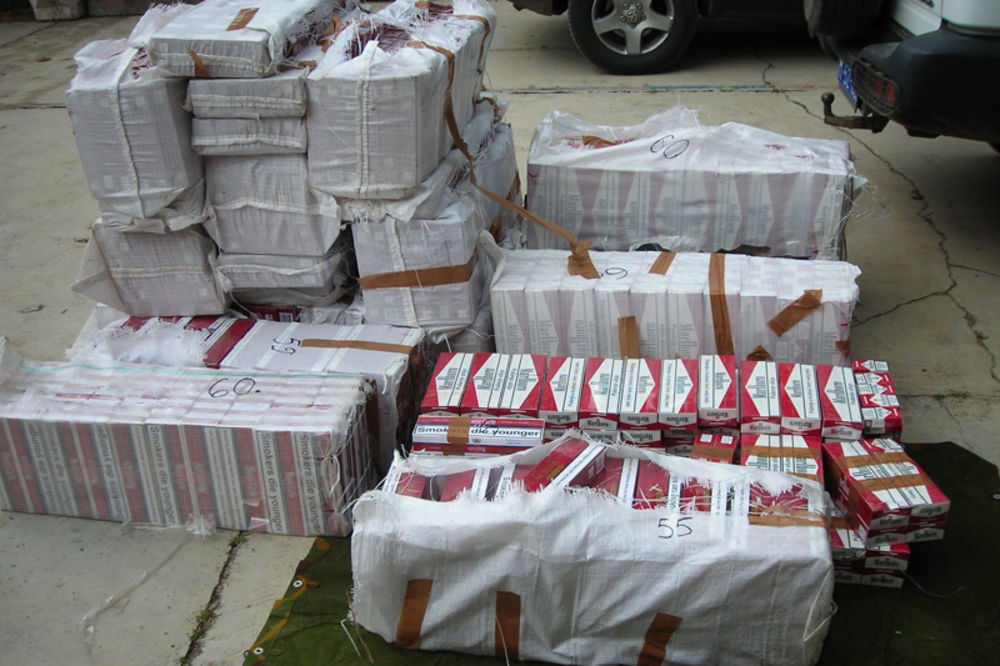 BATROVCI: Bugari pokušali šverc 20.000 paklica cigareta