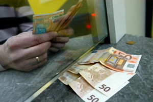 Dinar slabi, kurs ponovo iznad 115 dinara