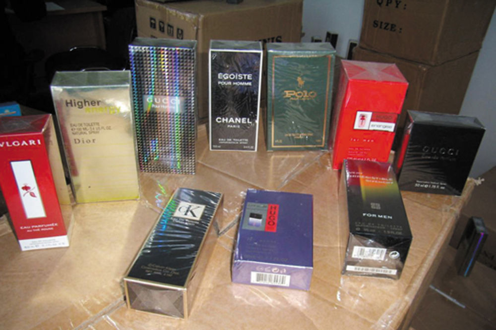 ZAPLENA: 11.712 bočica lažnih parfema na prelazu Šid