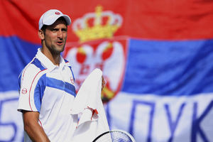 Novak nosi zastavu Srbije na otvaranju Igara