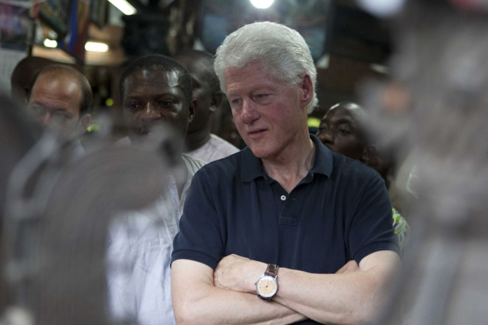 DRAMA BIVŠEG PREDSEDNIKA SAD: Klintonov avion zbog kvara na motoru prinudno sleteo u Tanzaniju!