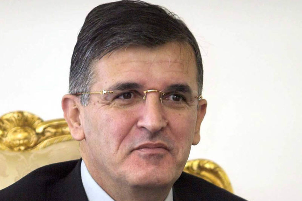 SVETOZAR MAROVIĆ: Crnoj Gori potrebna nova crkva koja ne deli!