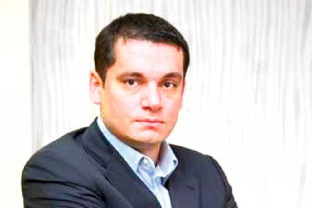 Elezović:Tadić obavešava Nikolića o većini