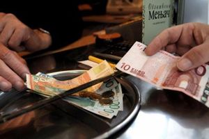 DINAR U PADU: Srednji kurs evra danas 120,87