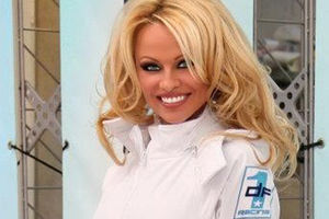 ZA PRSA ISPRED SVIH: Pamela Anderson postala vlasnica automoto tima