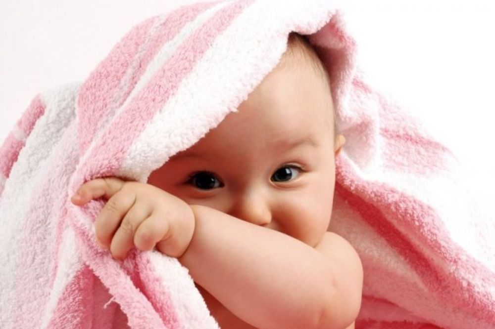 9 neobičnih običaja kad beba dođe na sve!