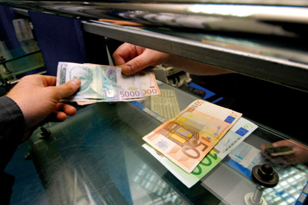 NBS prodala 89 miliona evra, dinar slabiji za 0,4 odsto