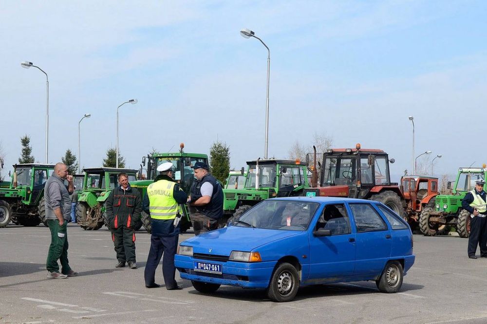 Policija kod Pančeva zaustavila traktore