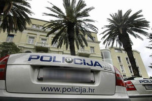 Nasilnik nožem izbo dva hrvatska policajca